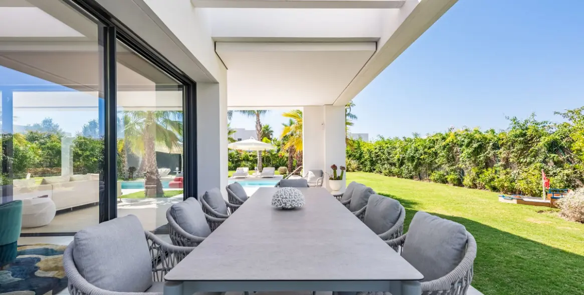 Sale of detached villa in La Cala Golf 11