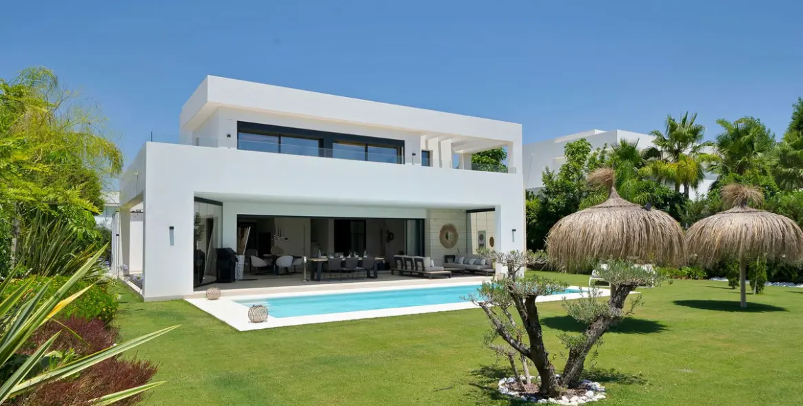 Sale of detached villa in La Cala Golf 3