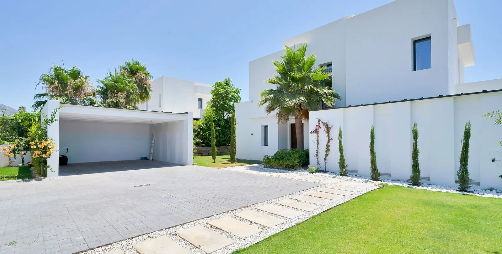 Sale of detached villa in La Cala Golf 104