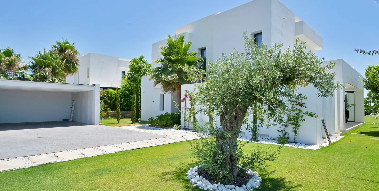 Sale of detached villa in La Cala Golf 107