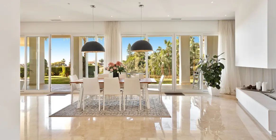 Sale of detached villa in El Rosario 6