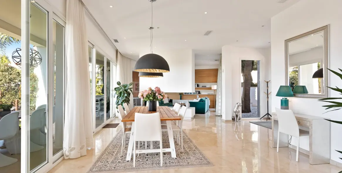 Sale of detached villa in El Rosario 8