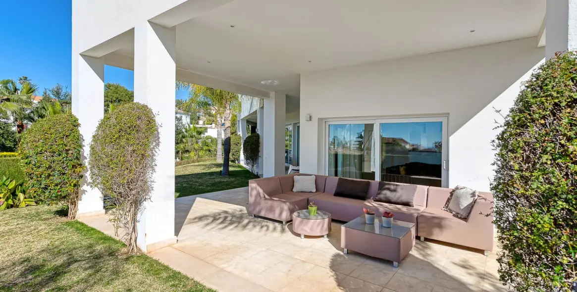 Sale of detached villa in El Rosario 17