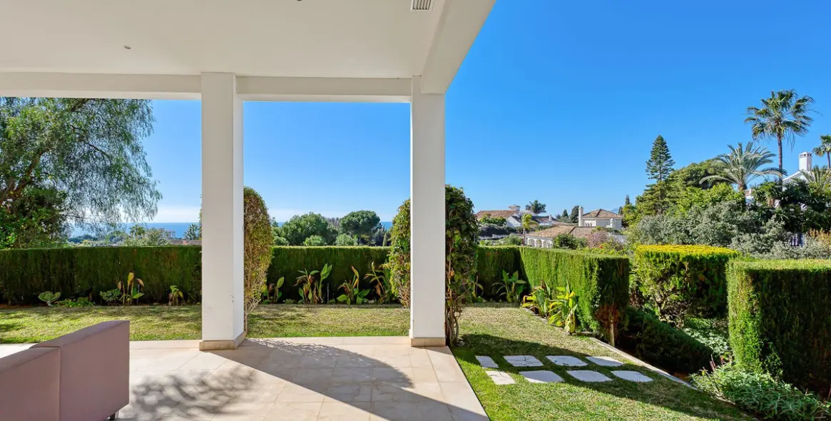 Sale of detached villa in El Rosario 18