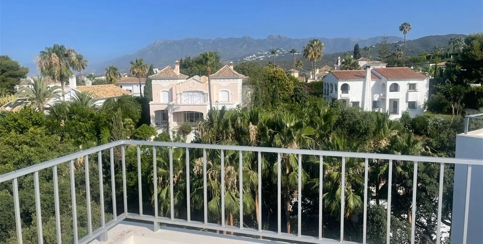 Venta de villa independiente en El Rosario 40
