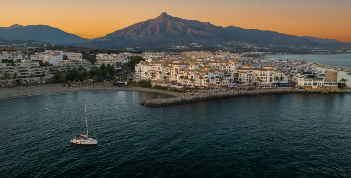 Sale of detached villa in Bel Air 16