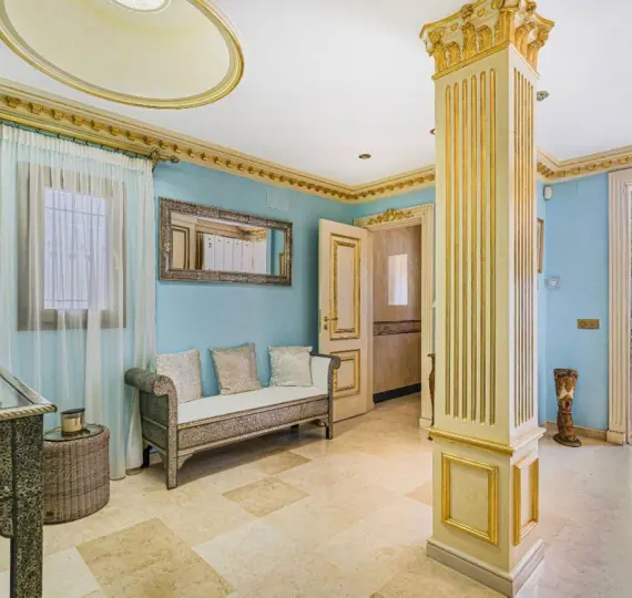 Detached villa R5222176