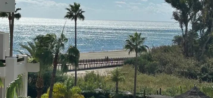 Penthouse R4875961 1