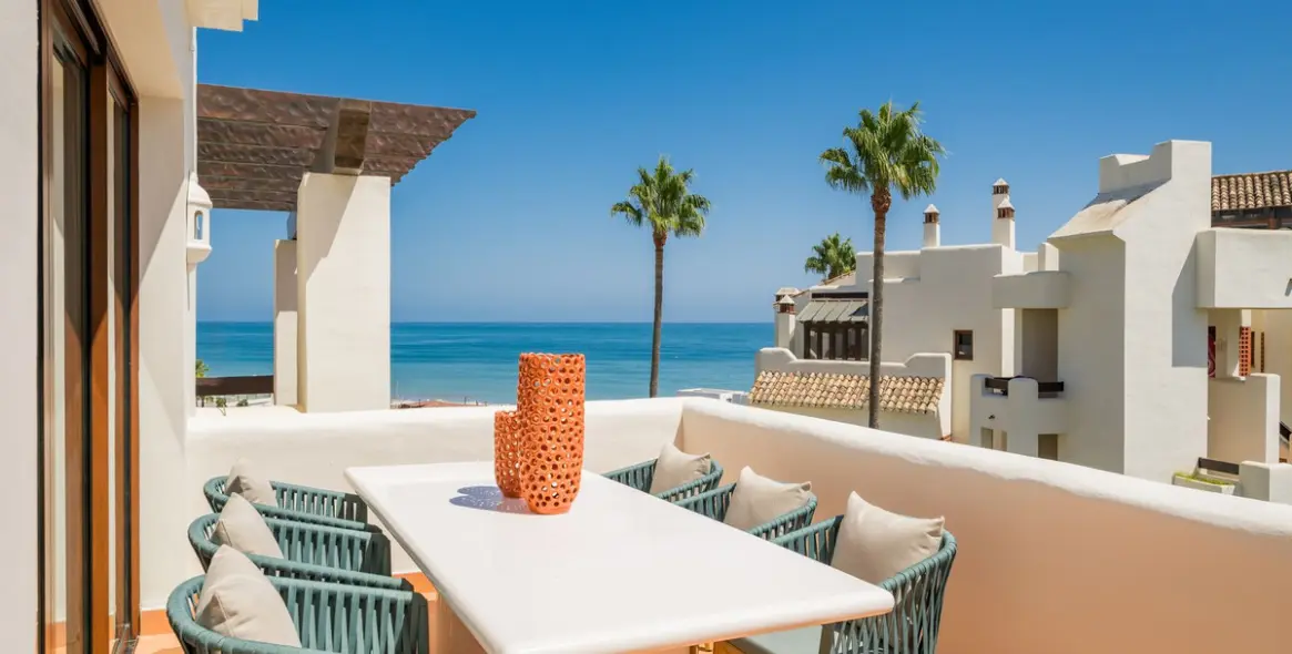 Sale of penthouse in New Golden Mile 1