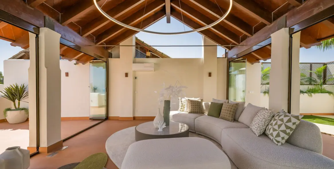 Sale of penthouse in New Golden Mile 3