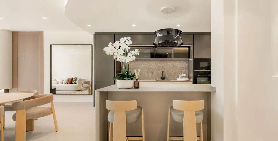 Sale of penthouse in New Golden Mile 8