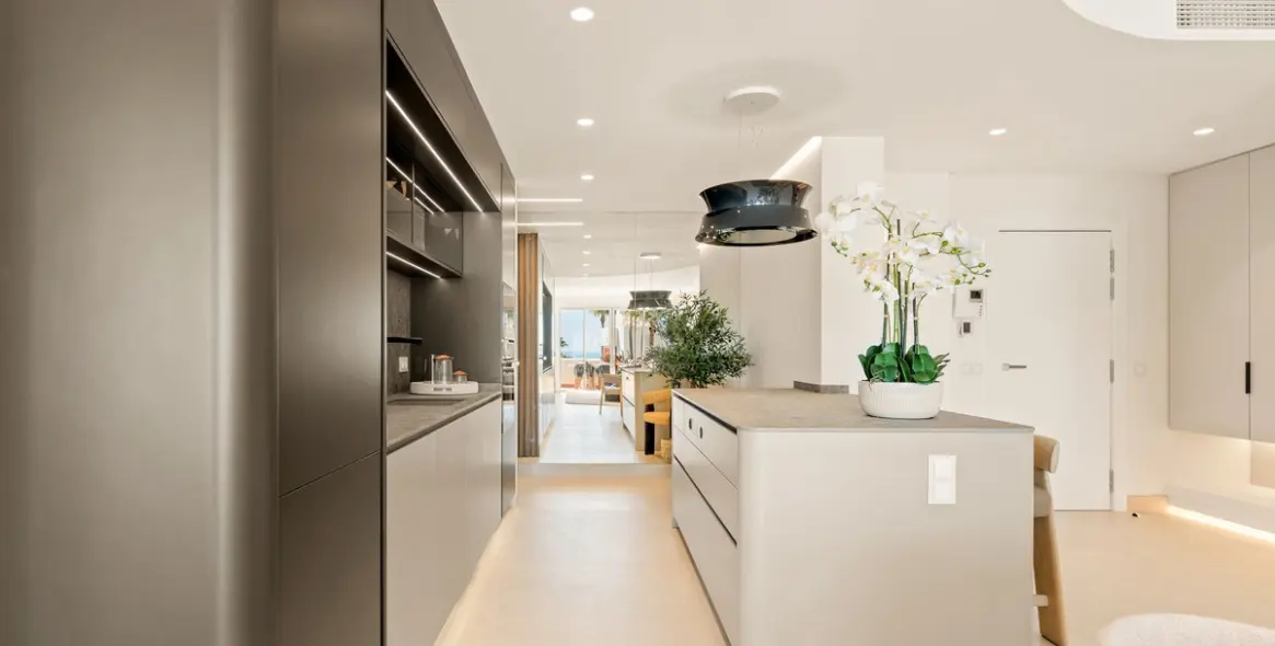 Sale of penthouse in New Golden Mile 10