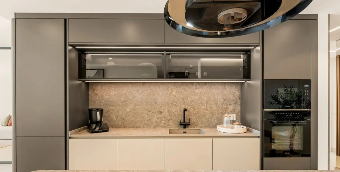 Sale of penthouse in New Golden Mile 11