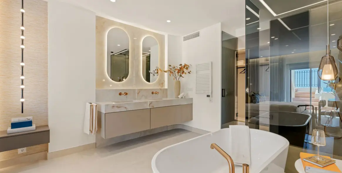 Sale of penthouse in New Golden Mile 16