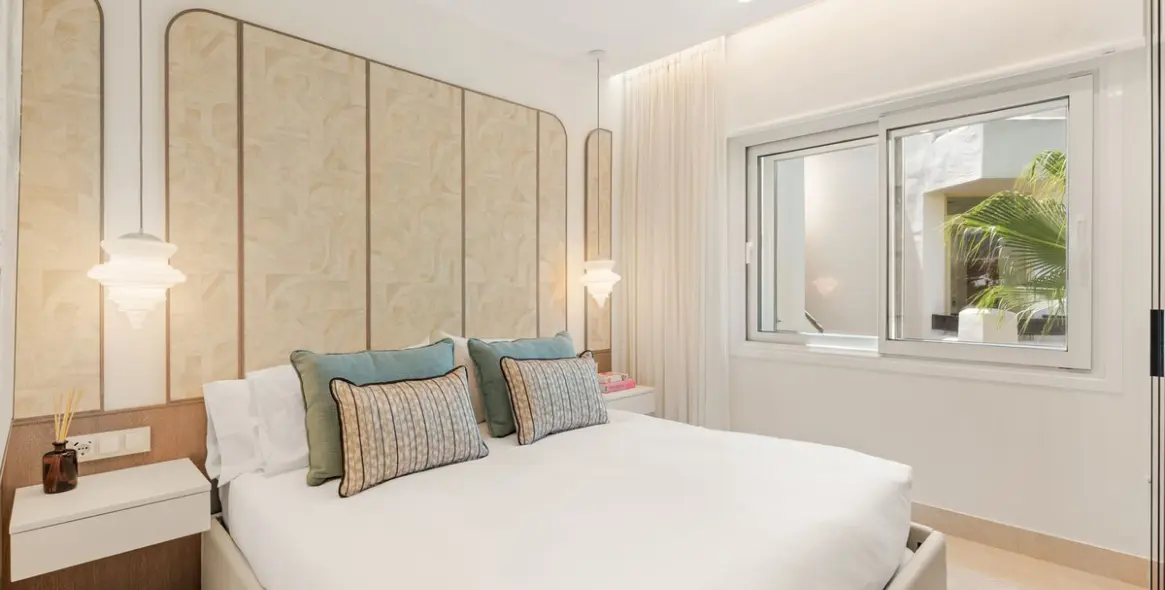 Sale of penthouse in New Golden Mile 19