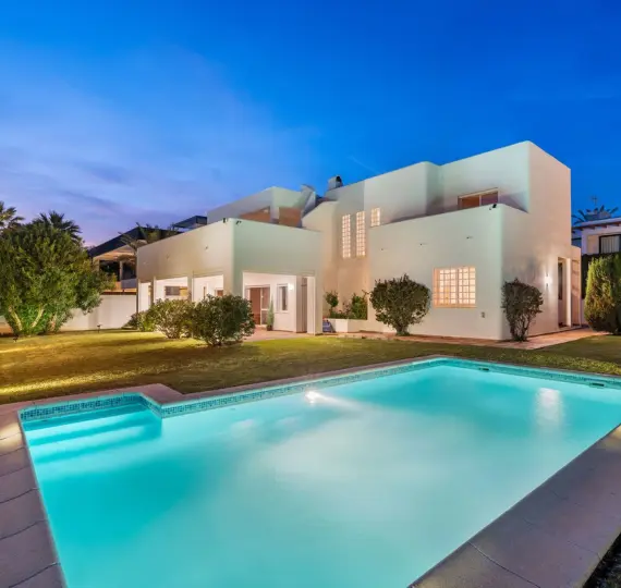 Detached villa R5009773