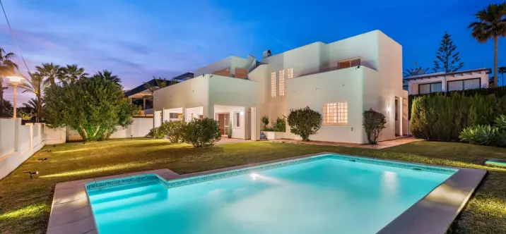 Detached villa R5009773 0