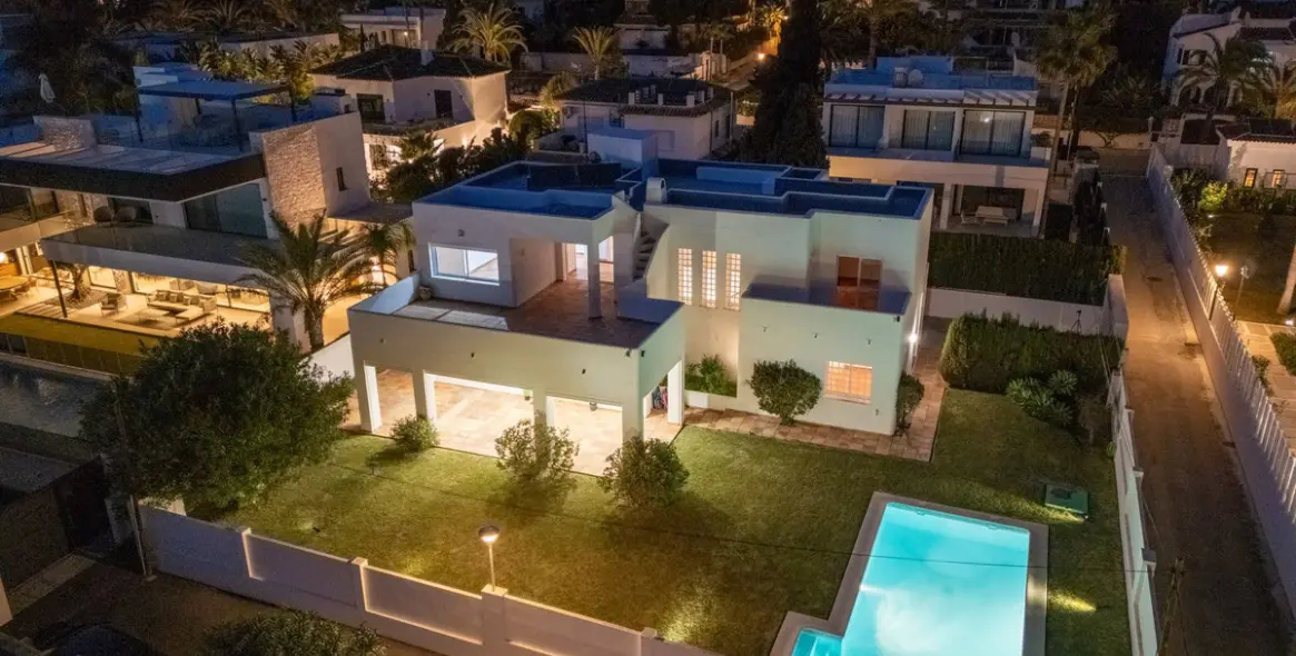 Sale of detached villa in Marbella East (district Marbesa) 2