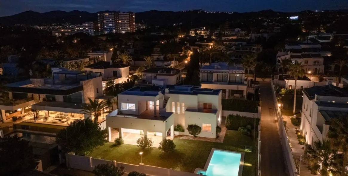 Sale of detached villa in Marbella East (district Marbesa) 3