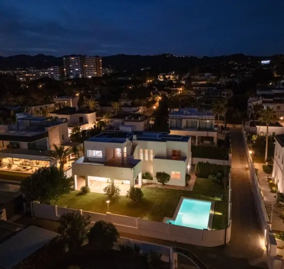 Detached villa R5009773