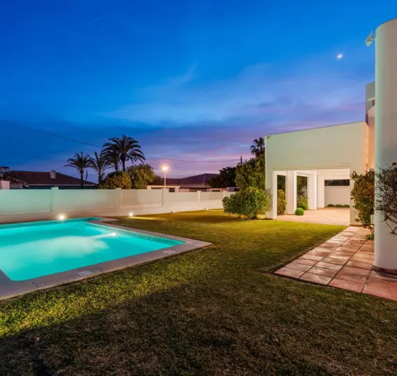 Detached villa R5009773