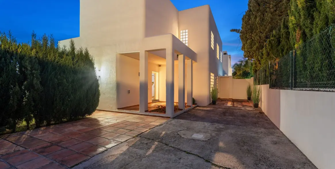 Sale of detached villa in Marbella East (district Marbesa) 5