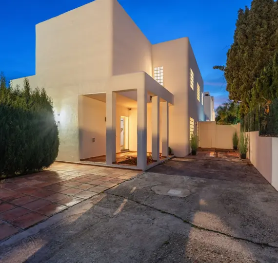 Detached villa R5009773