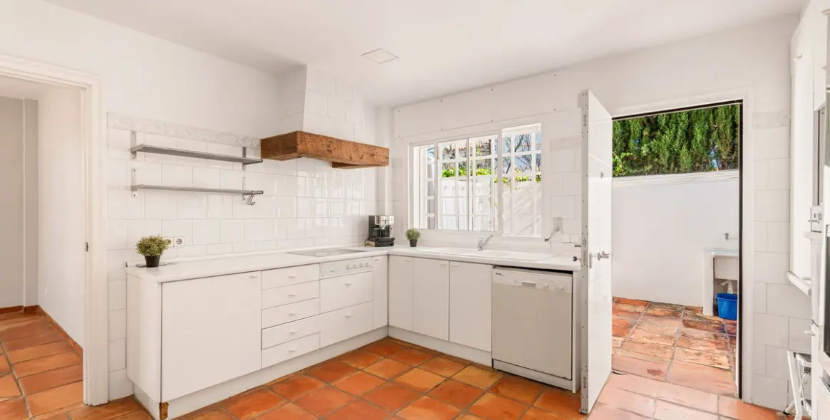 Sale of detached villa in Marbesa 16