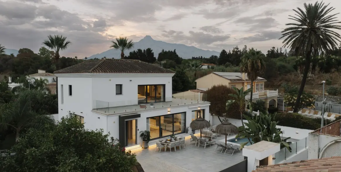 Venta de villa independiente en Nueva Andalucía 1