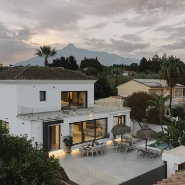 Venta de villa independiente en Nueva Andalucía