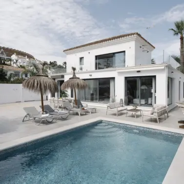 Venta de villa independiente en Nueva Andalucía