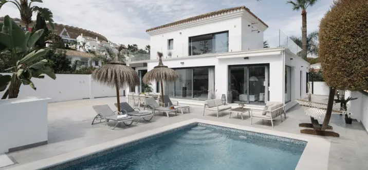 Venta de villa independiente en Nueva Andalucía 1