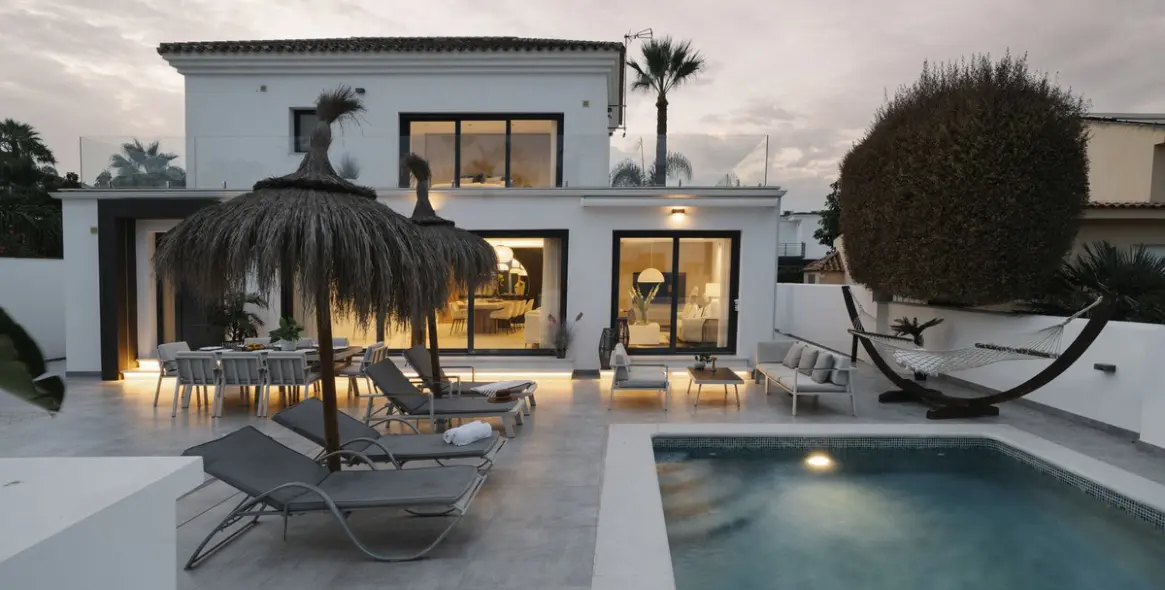 Venta de villa independiente en Nueva Andalucía 3