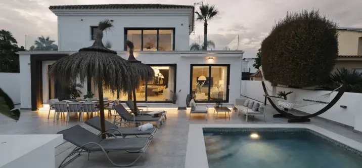 Venta de villa independiente en Nueva Andalucía 2