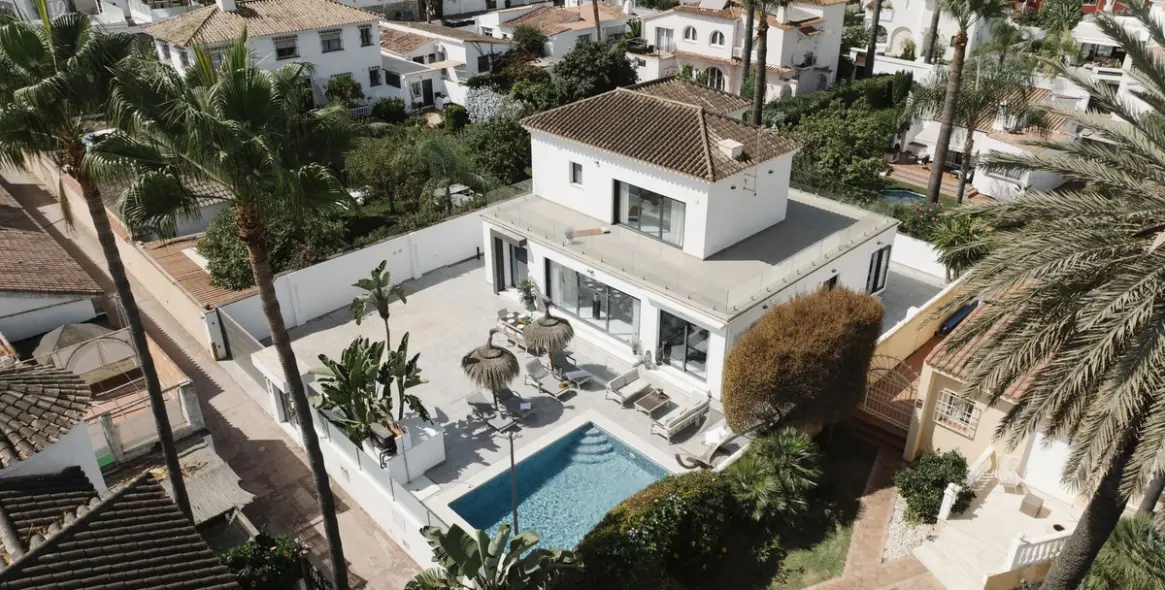 Venta de villa independiente en Nueva Andalucía 6