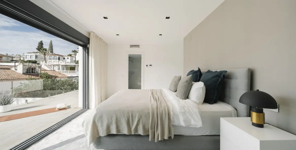 Venta de villa independiente en Nueva Andalucía 14