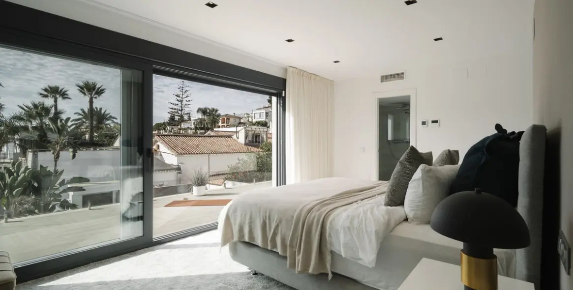 Venta de villa independiente en Nueva Andalucía 15