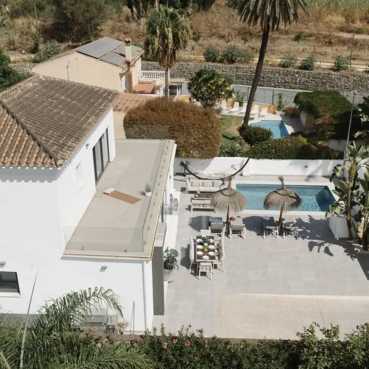 Продажа  отдельно стоящей виллы в Nueva Andalucía