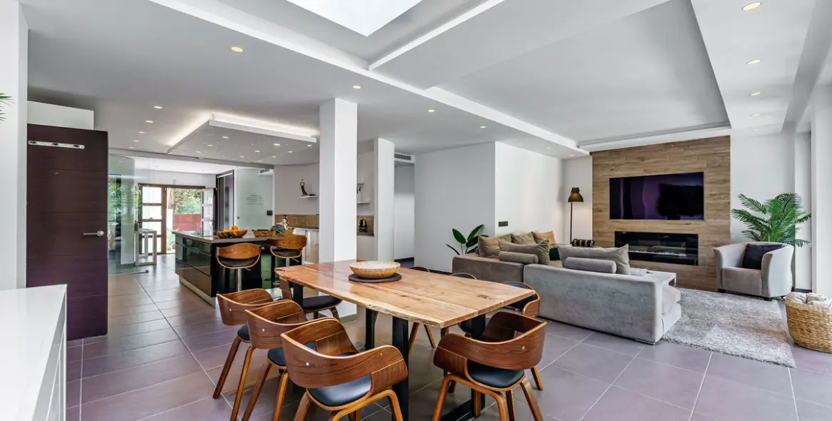 Sale of detached villa in El Rosario 5