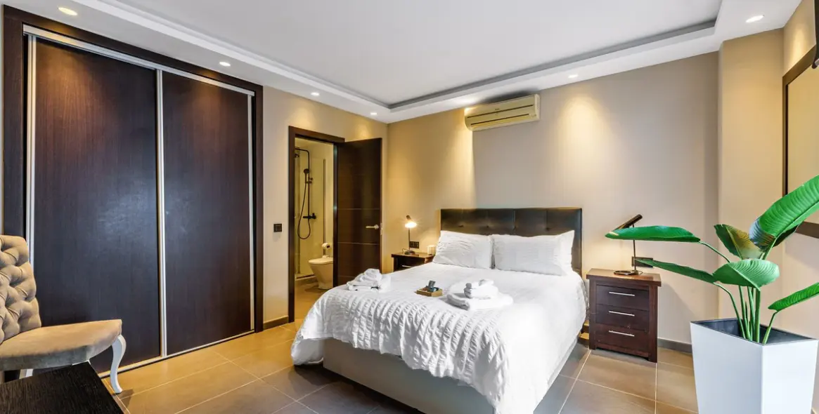 Sale of detached villa in El Rosario 13