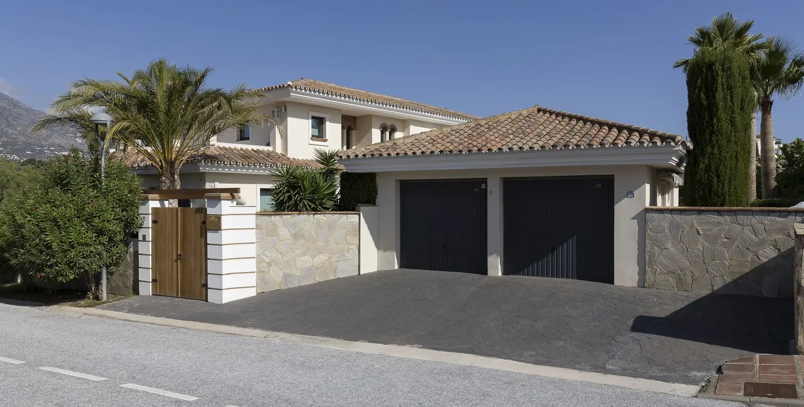 Sale of detached villa in Mijas Golf 13