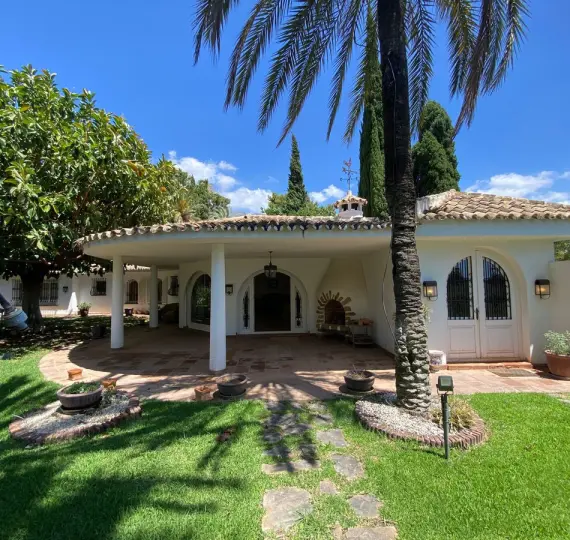 Detached villa R3606803