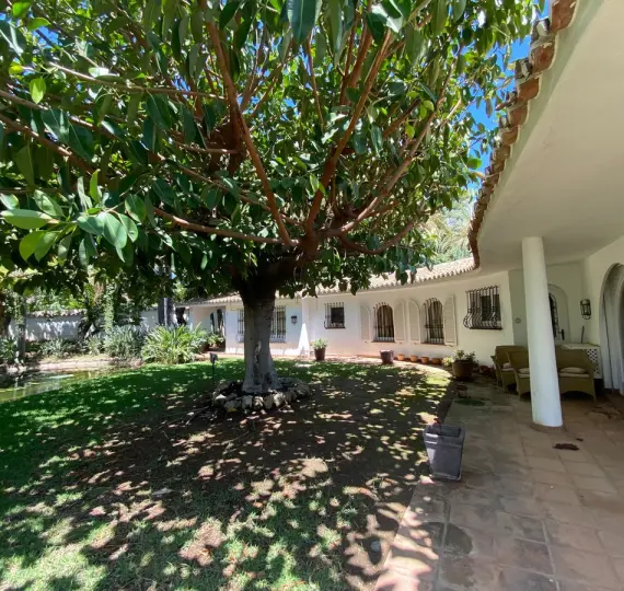 Detached villa R3606803