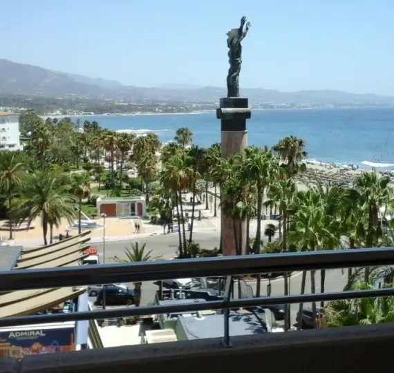 Sale of middle floor apartment in Puerto Banús