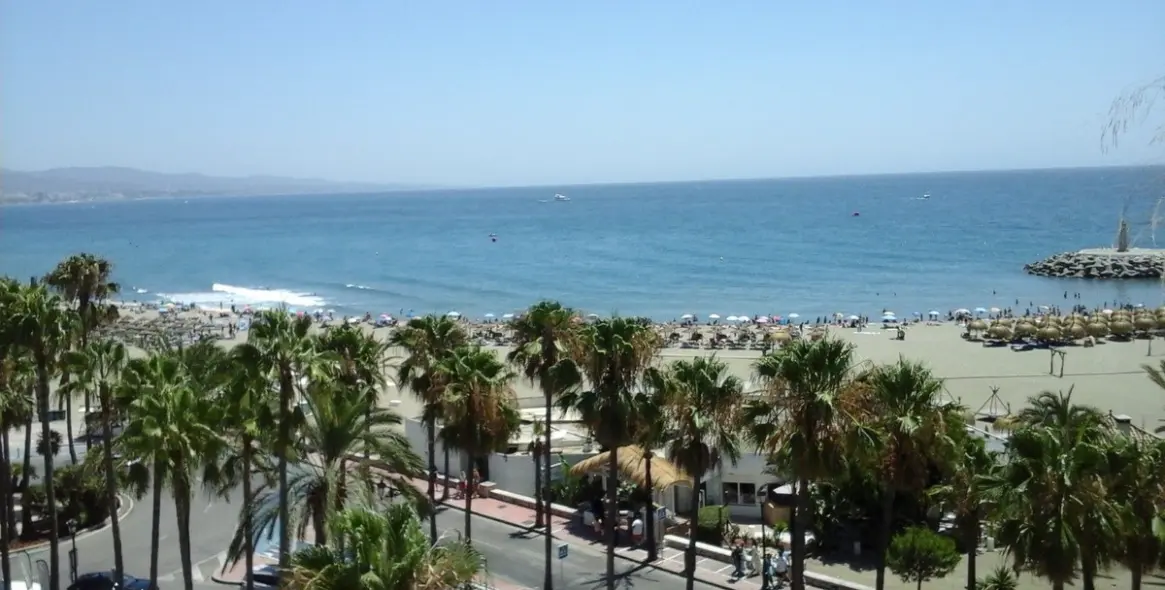 Sale of middle floor apartment in Puerto Banús 2