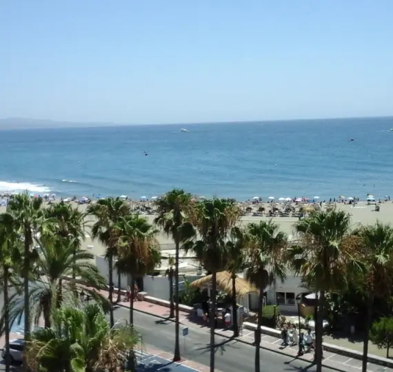 Sale of middle floor apartment in Puerto Banús