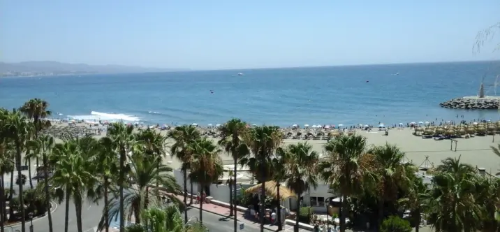 Sale of middle floor apartment in Puerto Banús 2