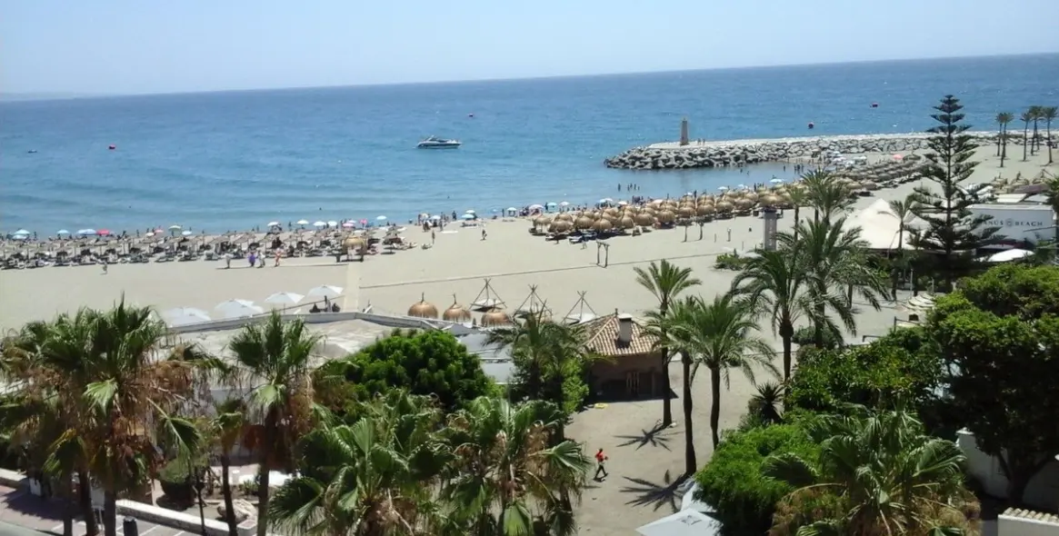 Sale of middle floor apartment in Puerto Banús 4