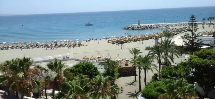 Sale of middle floor apartment in Puerto Banús 3