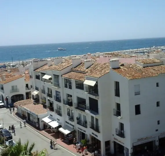 Sale of middle floor apartment in Puerto Banús
